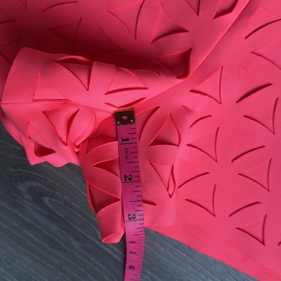 NEW Lilly Pulitzer 3” Lorna Short  in Pink Sun Ray Daisy Laser Cut 4 - Picture 5 of 8